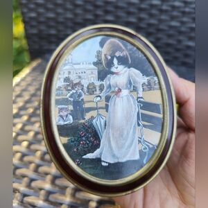 VINTAGE TIN BENTLEYS OF LONDON THE CATS GALLERY PRINCESS YUSUPOVA TIN 1990